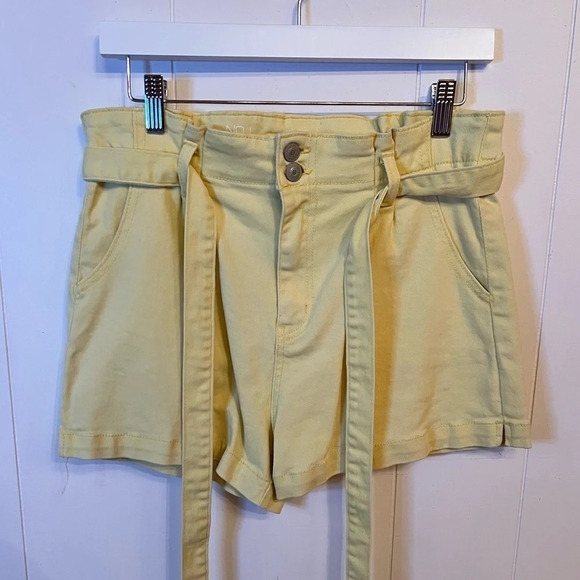 No Boundaries Yellow Tie Shorts - Picture 1 of 4
